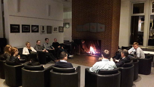 2017 Theodor-Heuss-Akademie in Gummersbach 2017 große Runde vor dem Kamin